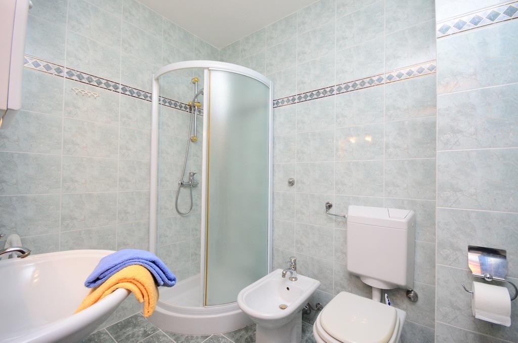 Apartments Gloria Vrsar Ngoại thất bức ảnh